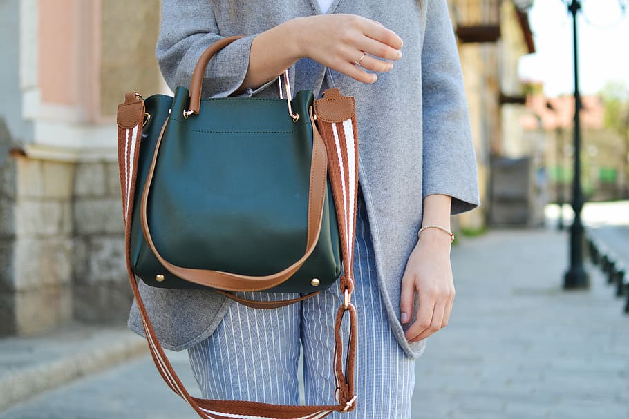 SHOULDER BAGS